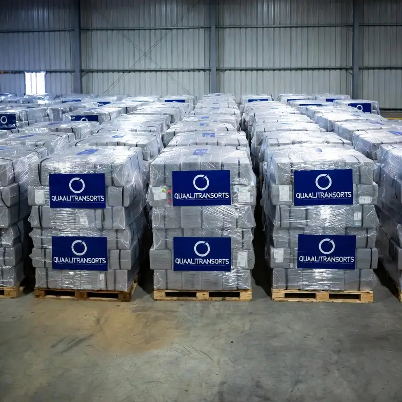 Image d'entrepôt de colis et marchandise en France